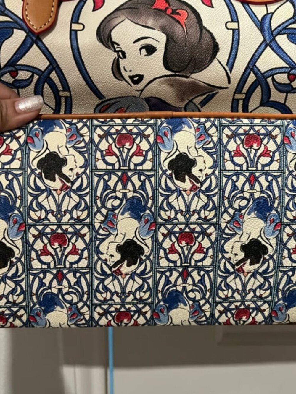 ***RARE- LIMITED EDITION*** Princess Snow White Dooney & Bourke Leather Tote - Picture 3 of 12